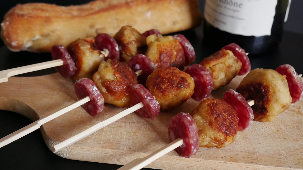 Do Your Appetizer | Brochettes de boulettes de pain au comté et saucisson