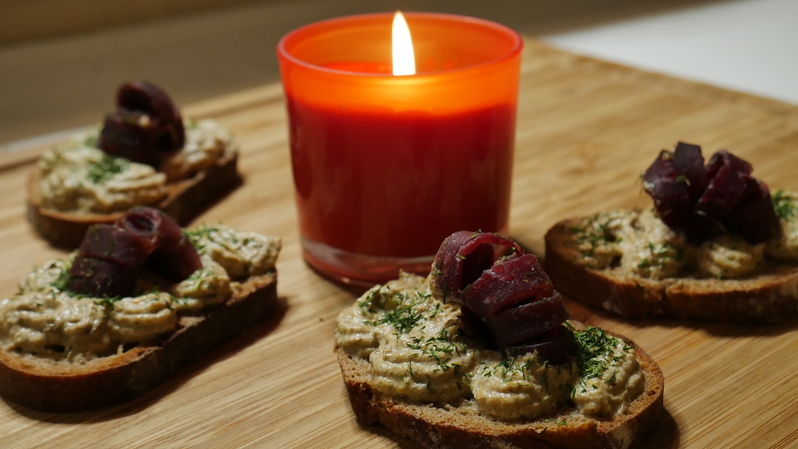 Do Your Appetizer | Canapés à la mousse aux chanterelles et viande des Grisons