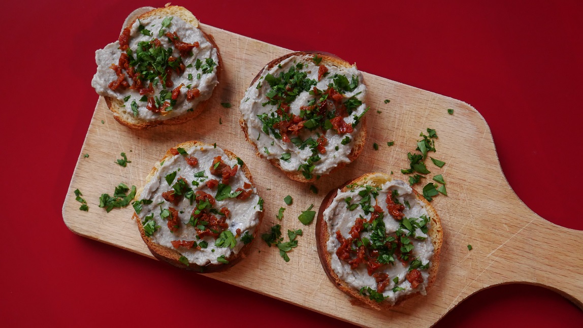 Do Your Appetizer | Canapés à la crème d’anchois et aux tomates séchées