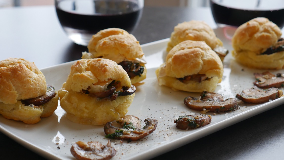 Do Your Appetizer | Petits choux aux champignons et au camembert