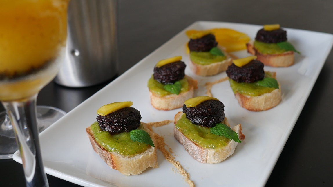 Do Your Appetizer | Canapés de boudin noir et sauce piquante à la mangue